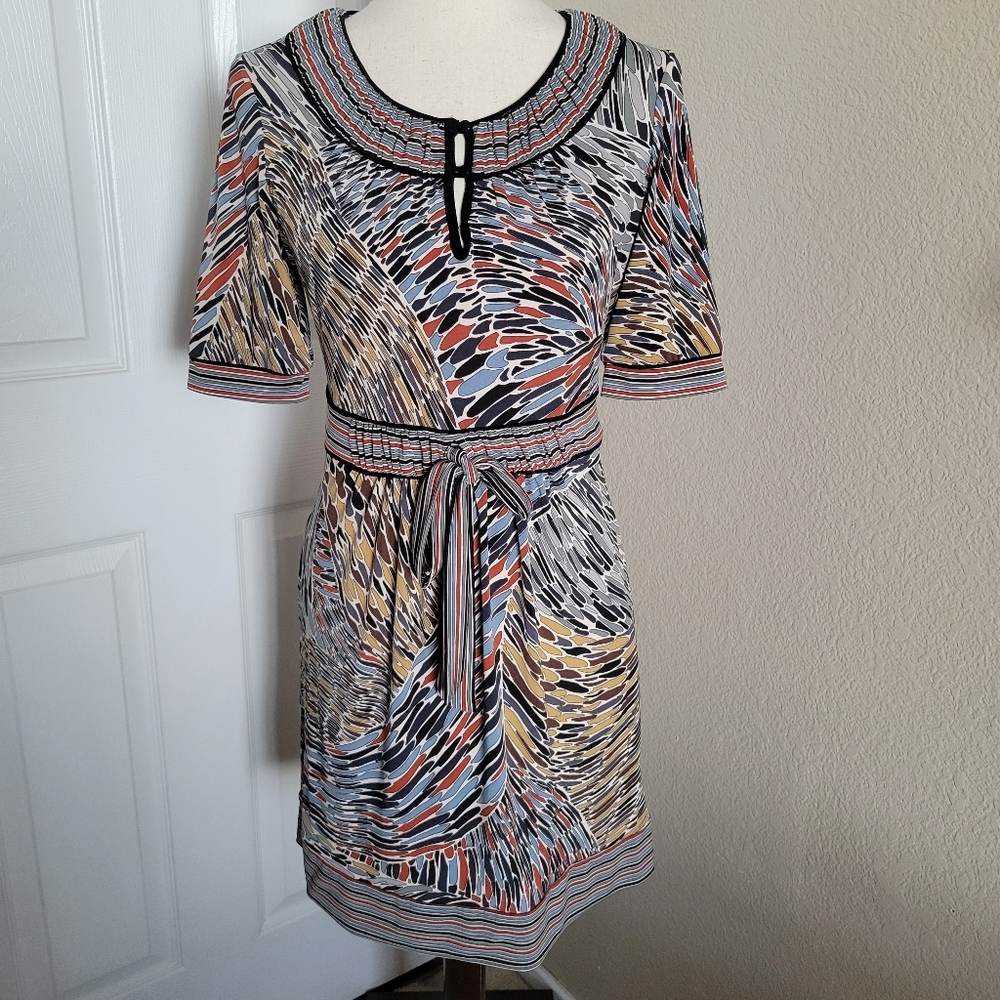 BCBG MaxAzria Keyhole Neck Build In Belt Short Sleeve Dress With Pockets Size S